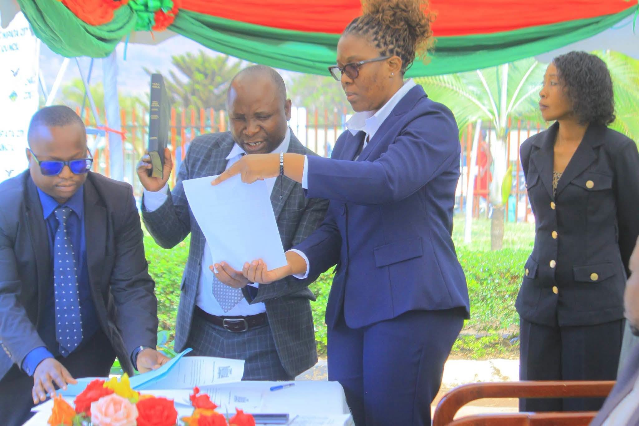 Zambia : Newly Elected Councillors Take Oath Of Office In Chipata