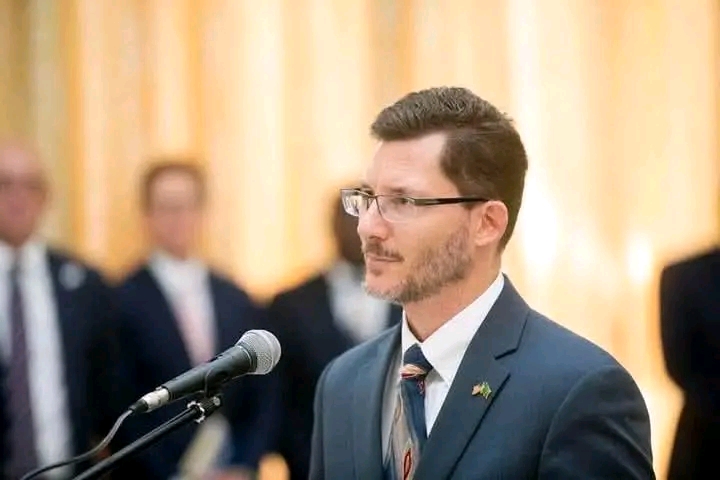 ZAMBIA LOST OVER $10 BILLION: USE YOUR VOTE TO HIRE AND FIRE CORRUPT POLITICIANS- FORMER USA AMBASSADOR TO ZAMBIA Amb. Michael C. Gonzales urges ZAMBIANS