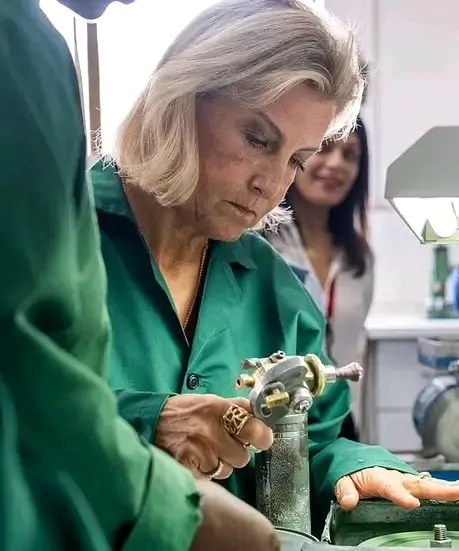 DUCHESS OF EDINBURGH VISITS LUSAKA JEWELLERS AND ARTISTS’ STUDIO