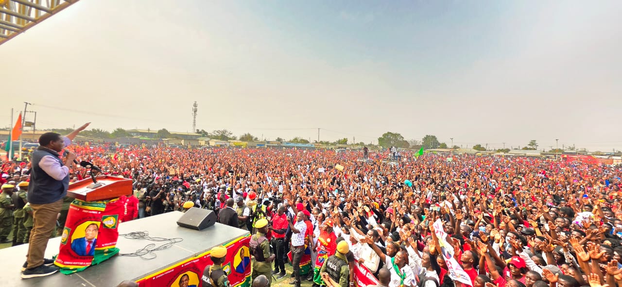 Hichilema campaigns in Chawama, Kabwata, urges vote for Thursday election