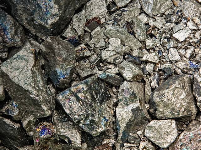 Global nickel prices dip