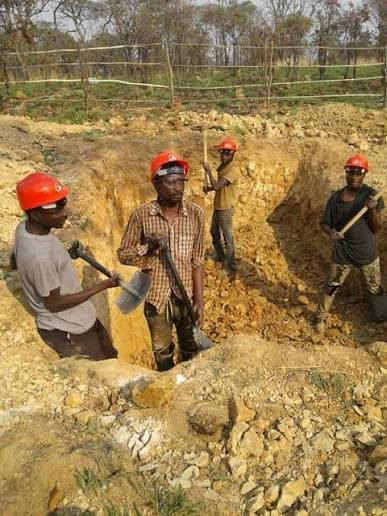 Should large-scale mines continue exporting acid amid a severe shortage for local small-scale miners?