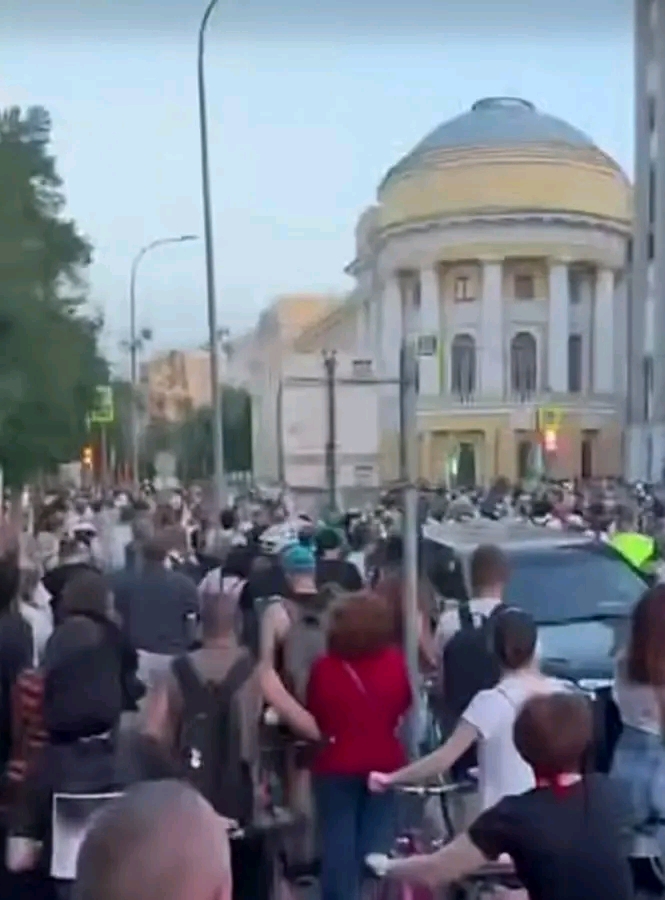EXPLOSION AT ELITE MOSCOW RESTAURANT NOW LINKED TO REPORTED GATHERING OF TWO RUSSIAN GENERALS