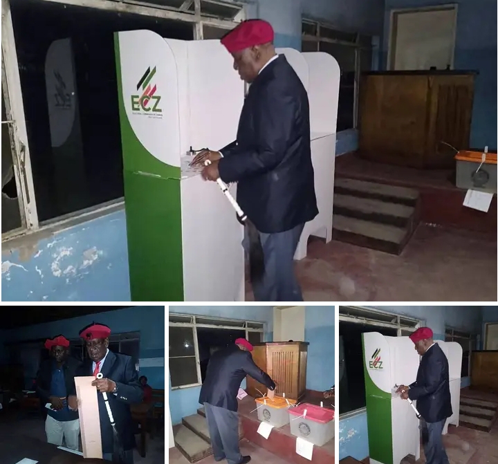 Litunga Lubosi Imwiko II, turned up early to be one of the first people to cast their vote at Mid Kuta One Polling Station in Mongu.