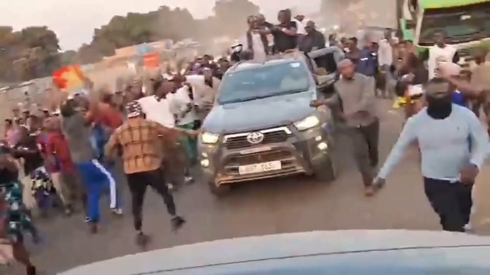 VIDEO:MUNDUBILE ESCORTED OUT OF MONGU PEACEFULLY WITH ‘FORWARD’ CHANT