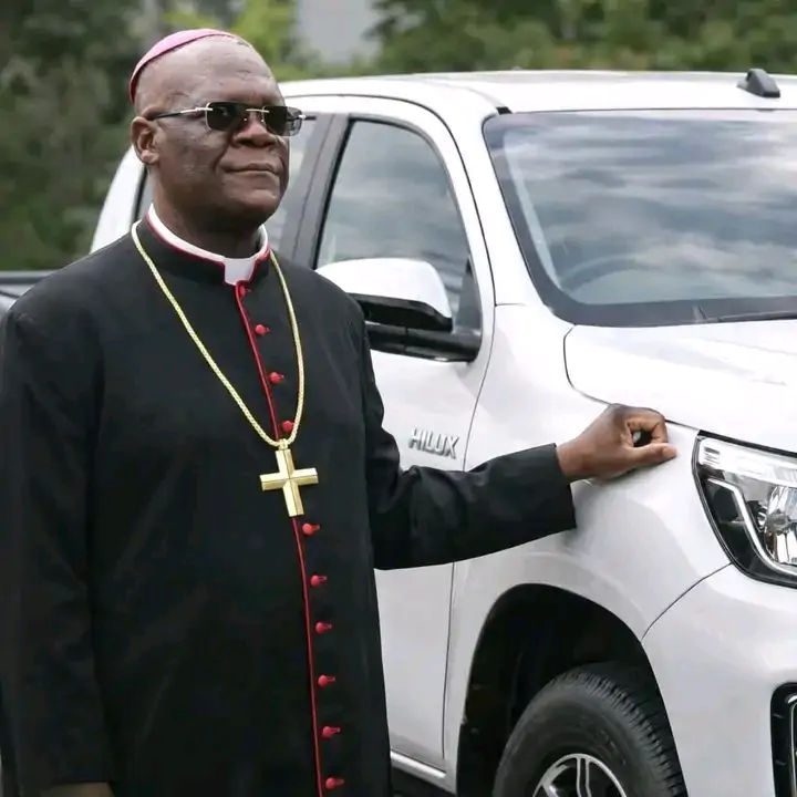 DEC has formally charged and arrested Archbishop Alick Banda over the Hilux obtained from ZRA.