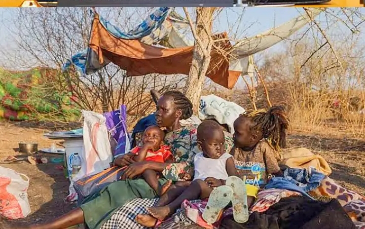 AU CHIEF CALLS FOR DIALOGUE IN SUDAN WHILE THE WORLD ARMS BOTH SIDES