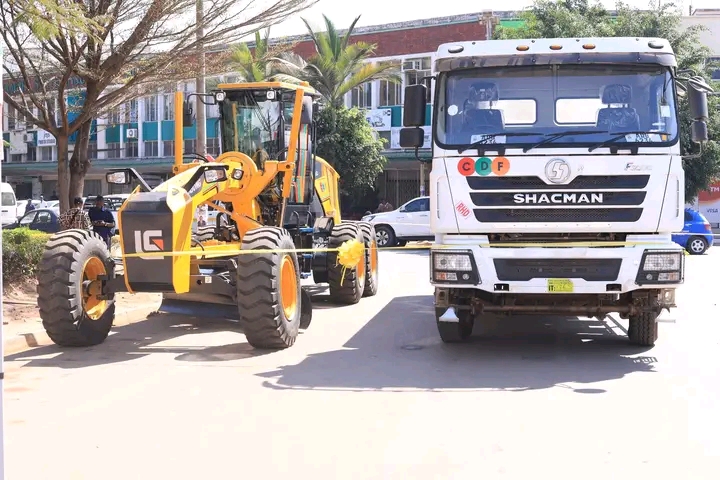 Nkana receives K6m CDF grader, water bowser