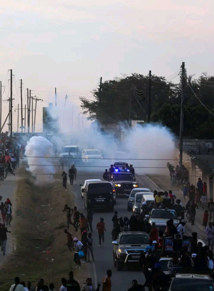 Mundubile, Makebi tear-gassed by police in Lusaka