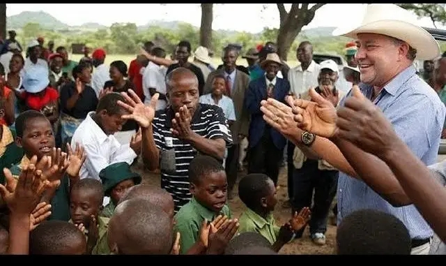 “Zimbabwean White Farmer Welcomed Like A Hero After Returning Home To Help Revive Agriculture”