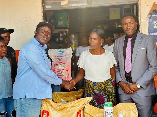 Zambia : 2, 720 Vubwi Farmers Redeem Inputs
